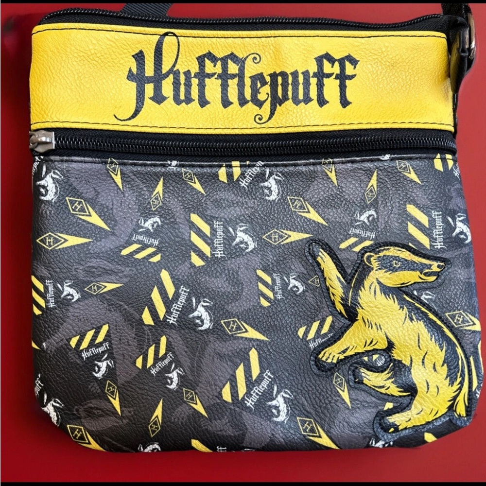 Harry Potter Hufflepuff  Black Yellow House Pride Bag Badger Hogwarts Loungefly